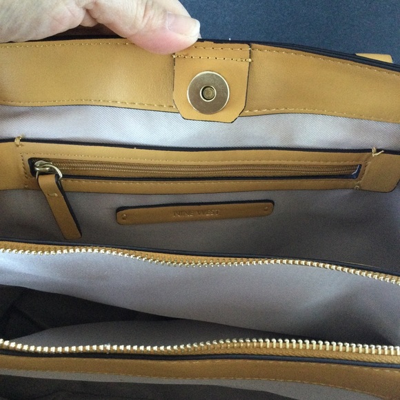 Nine West Faux Leather crossbody satchel shoulder Handbag Vacation Gold Zipper - Picture 6 of 15